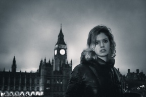 Photo Tour around London. Portraits: Lara. Dusk at The Big Ben. Winter 2017. Photo: Alessandro Filizzola